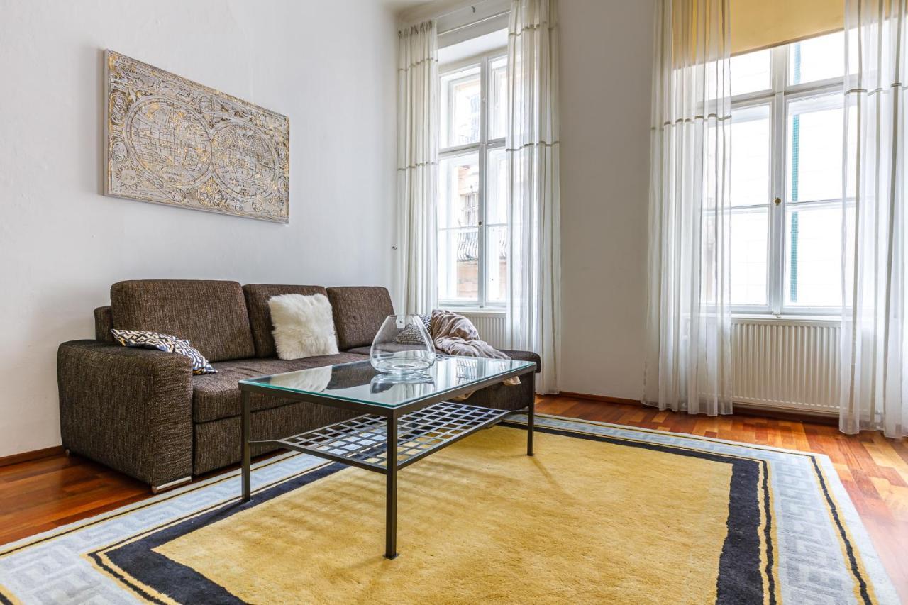 Newly Renovated Apartment In The Old Town Bratislava Eksteriør bilde