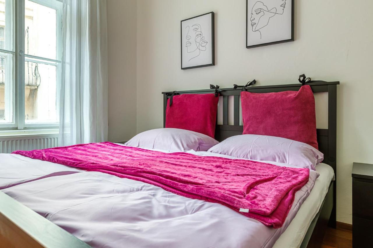 Newly Renovated Apartment In The Old Town Bratislava Eksteriør bilde