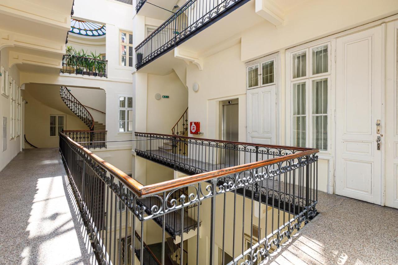Newly Renovated Apartment In The Old Town Bratislava Eksteriør bilde